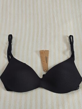 SKIMS Wireless Form Push Up Bra Size:30C Onyx